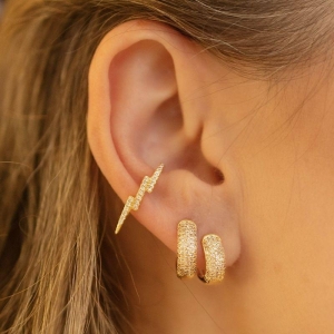 13.0234.1.O - Piercing de desenho raio longo cravejado