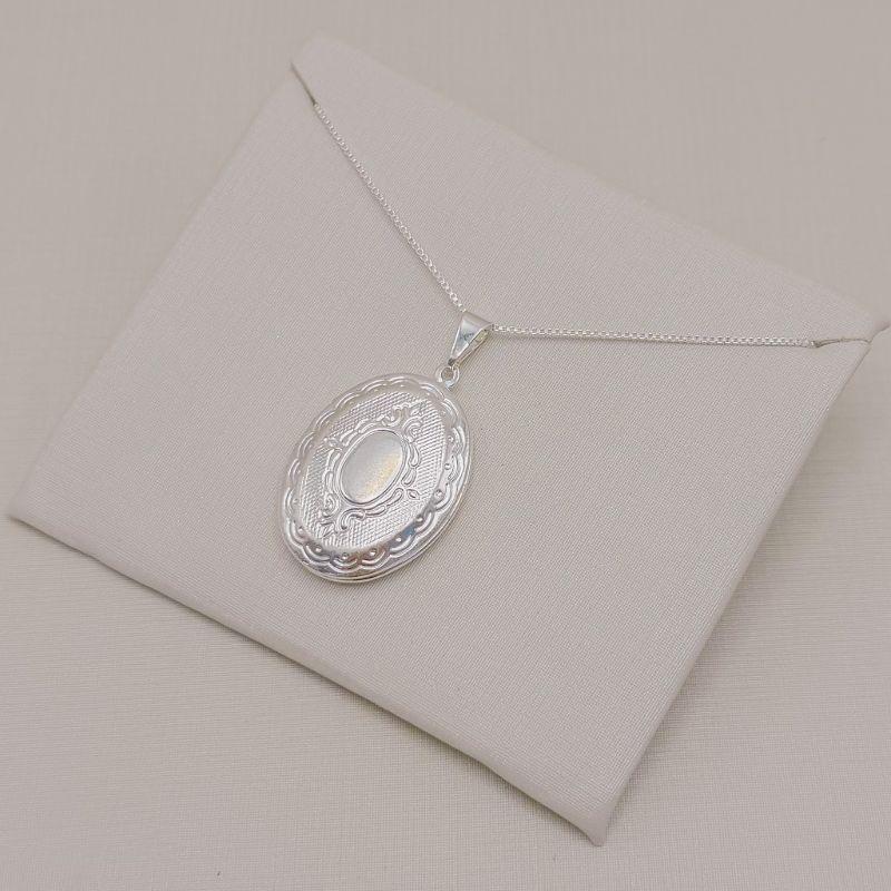 09.1820.0.S - (50) Colar relicário oval 3x2,3cm desenho camafeu