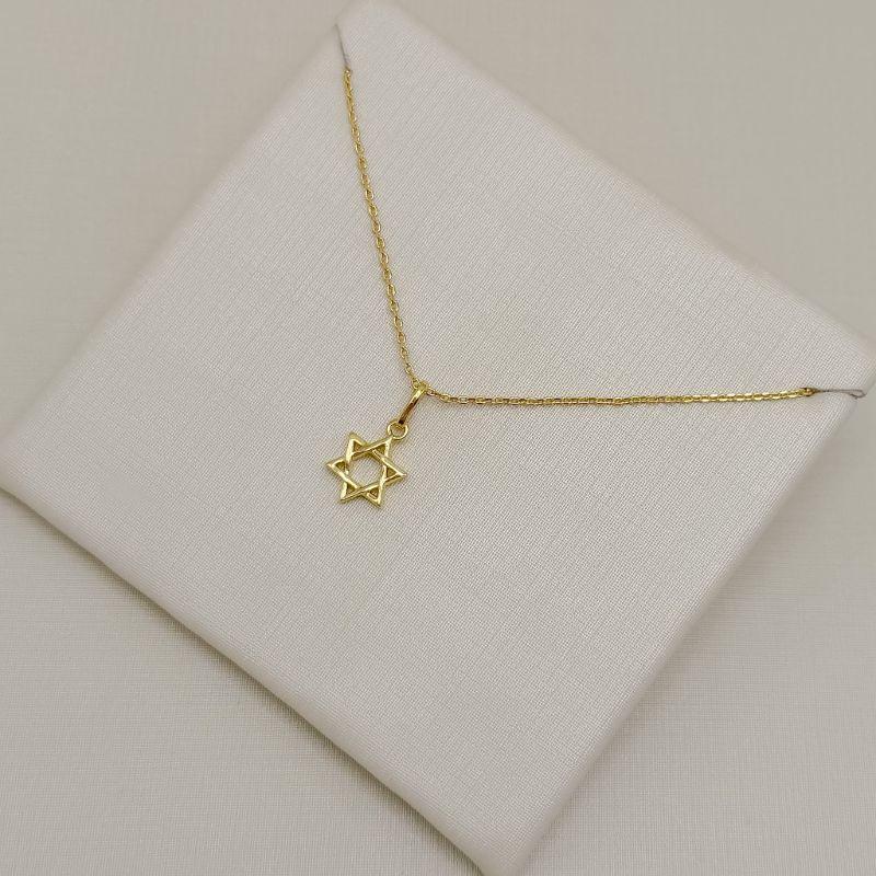 09.2556.0.O - Colar de elos cartier com pingente de escudo de Davi polido