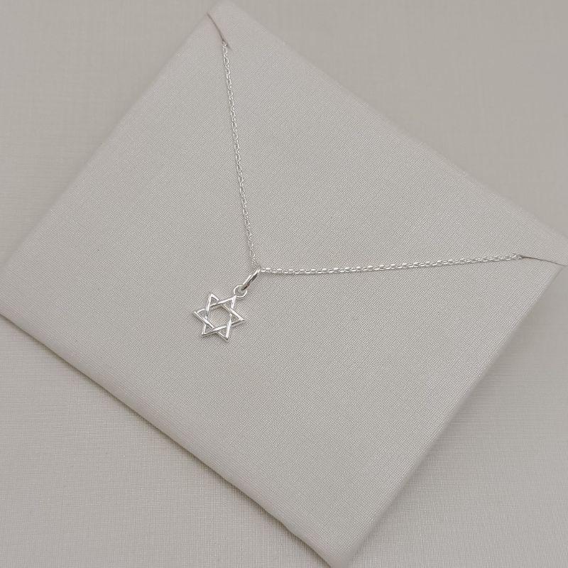 09.2556.0.S - Colar de elos cartier com pingente de escudo de Davi polido
