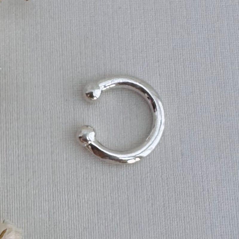 13.0215.0.S - Piercing fake liso tubo 2mm com acabamento de bolinhas