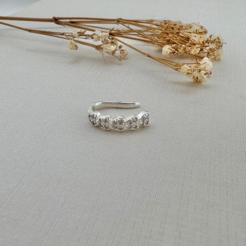 13.0219.1.S - Piercing de uma linha de corações cravejados