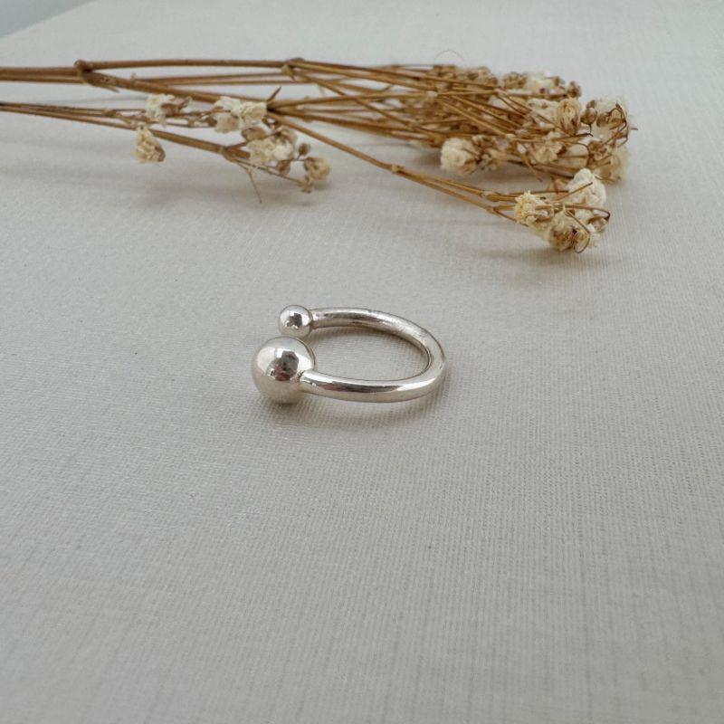 13.0239.0.S - Piercing de tubo liso com bolinhas nas potas
