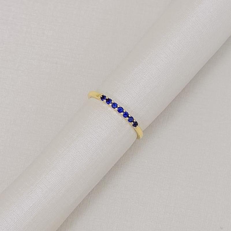 03.2666.4.O - (17,5) Anel estilo aparador de sete micro zircônias em cravação garras