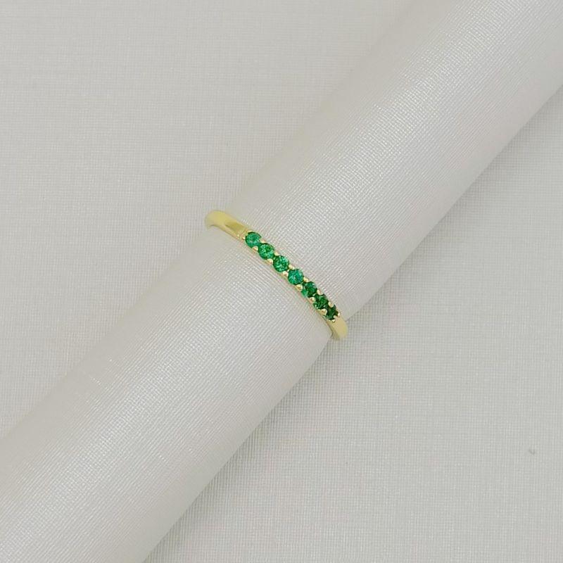 03.2666.5.O - (19) Anel estilo aparador de sete micro zircônias em cravação garras