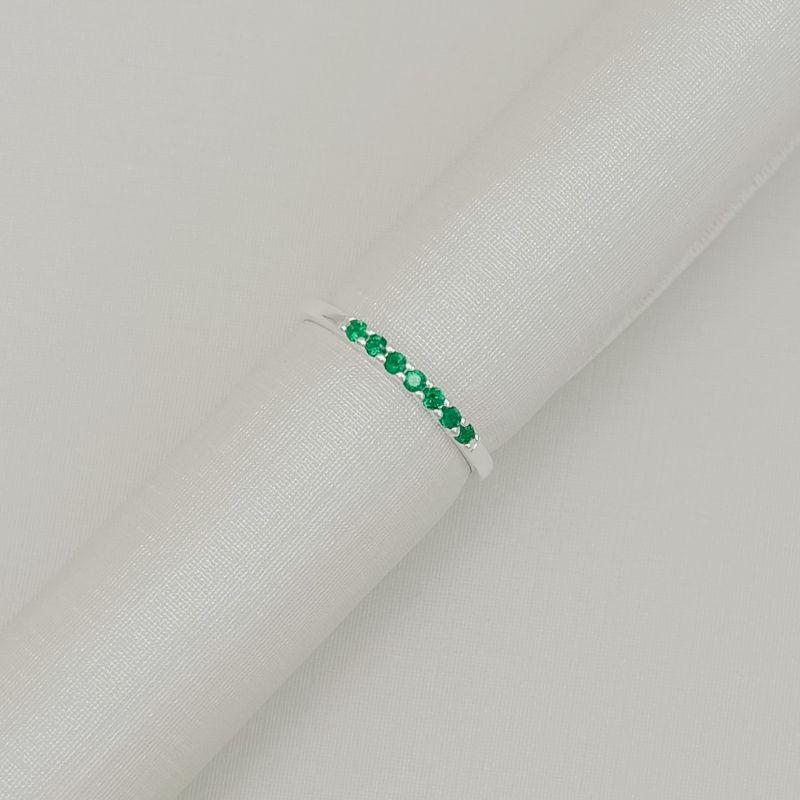 03.2666.5.S - (21) Anel estilo aparador de sete micro zircônias em cravação garras