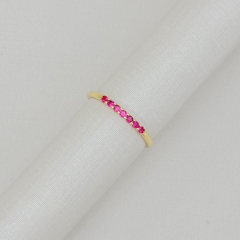 03.2666.6.O - (18) Anel estilo aparador de sete micro zircônias em cravação garras