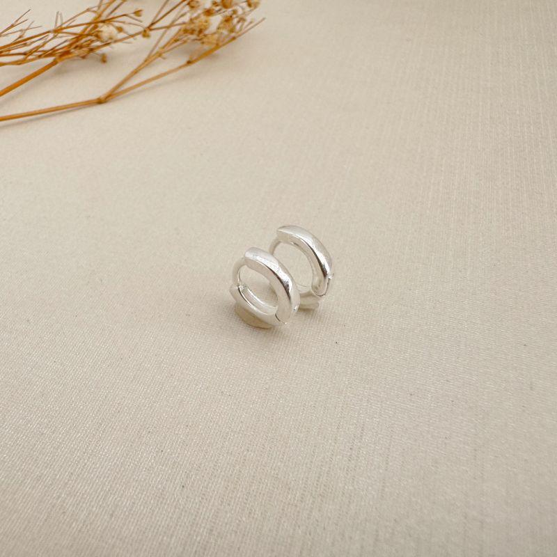 05.2433.0.S - INATIVO (9,7mm V3) Argola tradicional P (9,7mm) lisa com bordas quadradas