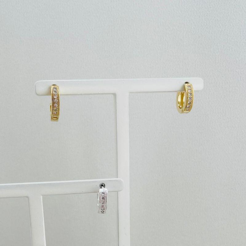 05.2823.1.O - Argola de uma coluna cravejada com mini spikes e borda larga lisa