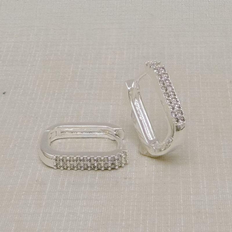 05.3205.1.S - Argola de formato retangular com duas colunas de cravação em garras
