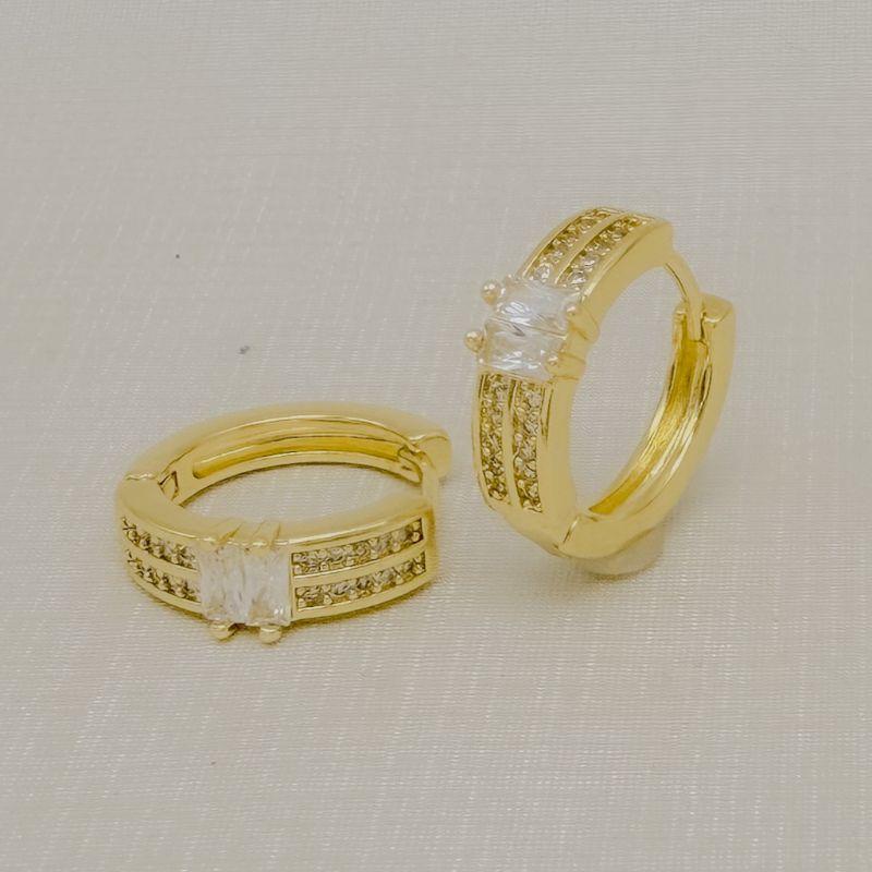 05.3208.1.O - Argola solitária com pedras baguetes centrais em duas colunas de cravação separadas