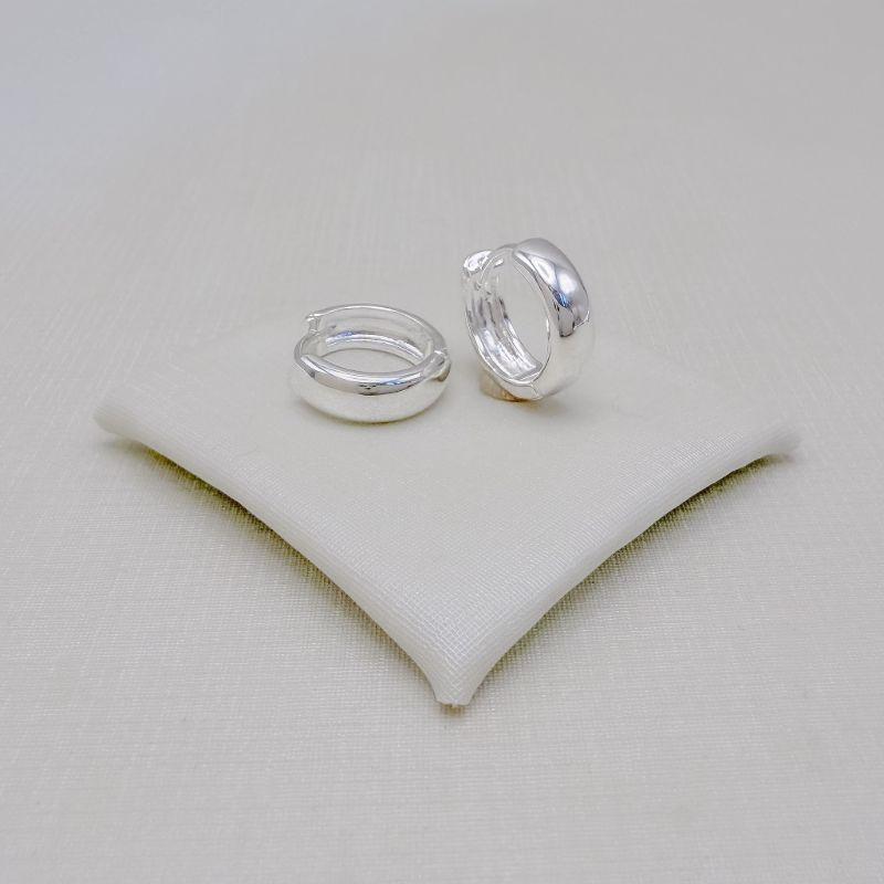 05.3256.0.S - (Tam.G) Argola de modelo clássica lisa polida em 14mm por 4,5mm