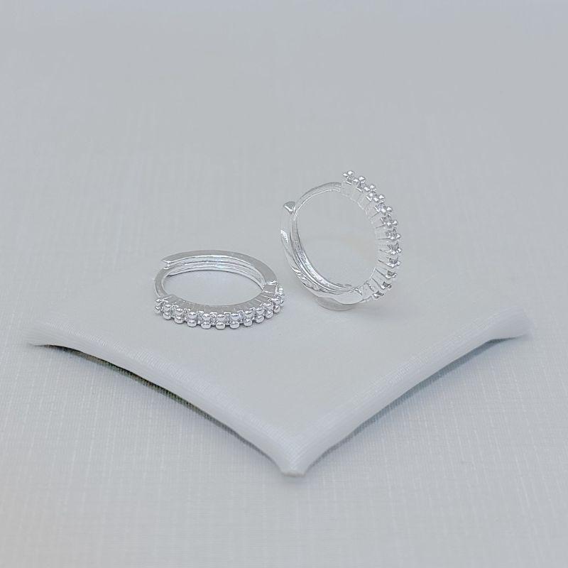 05.3268.1.S - (Tam.G) Argola de uma coluna cravejada em spikes com lateral em relevo