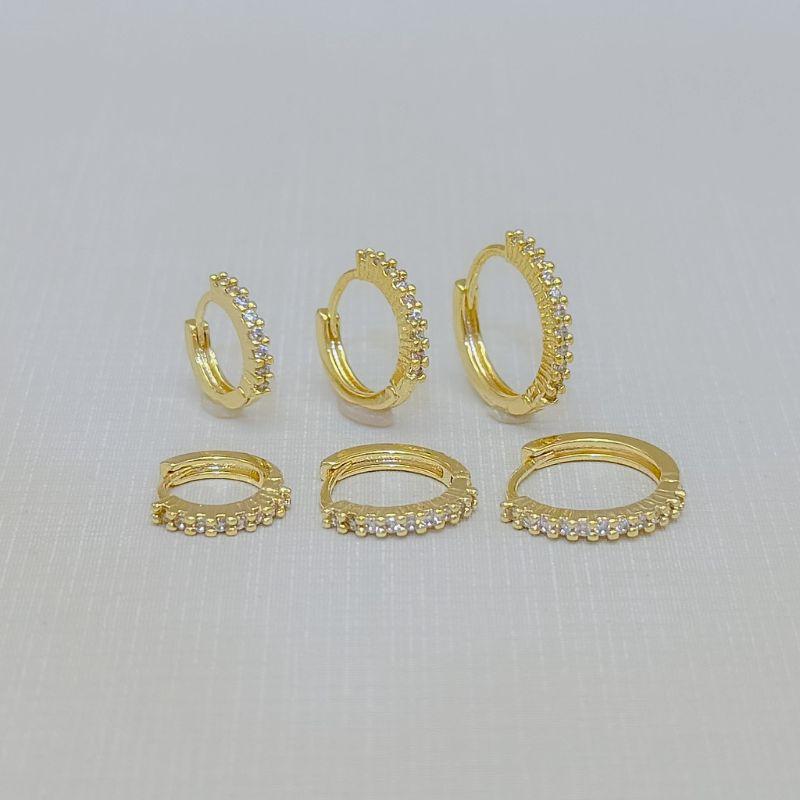 05.3269.1.O - Trio de argolas de uma coluna cravejada em spikes com lateral em relevo