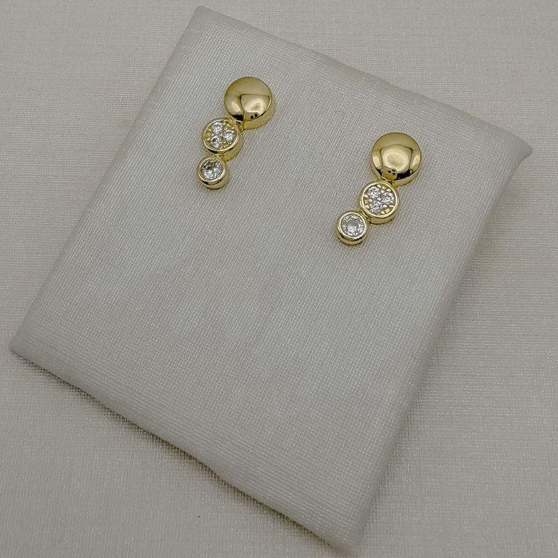 07.2938.1.O - Brinco estilo mini earcuff em círculos. Grande liso, médio chuveiro e menor ponto de luz