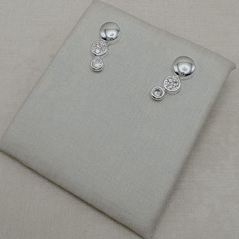 07.2938.1.S - Brinco estilo mini earcuff em círculos. Grande liso, médio chuveiro e menor ponto de luz