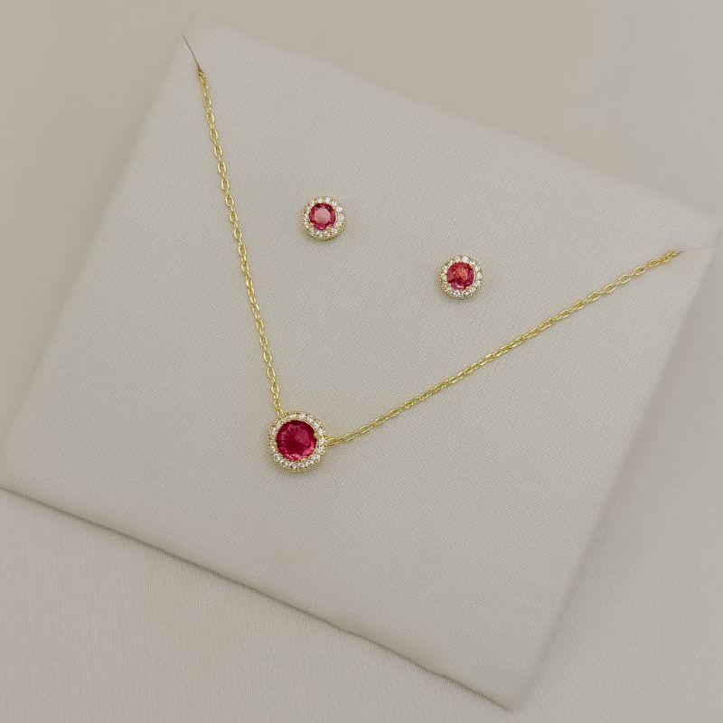 08.0646.6.O - (44) Conjunto de elo americano com pingente moeda central com uma linha de aura em galeria