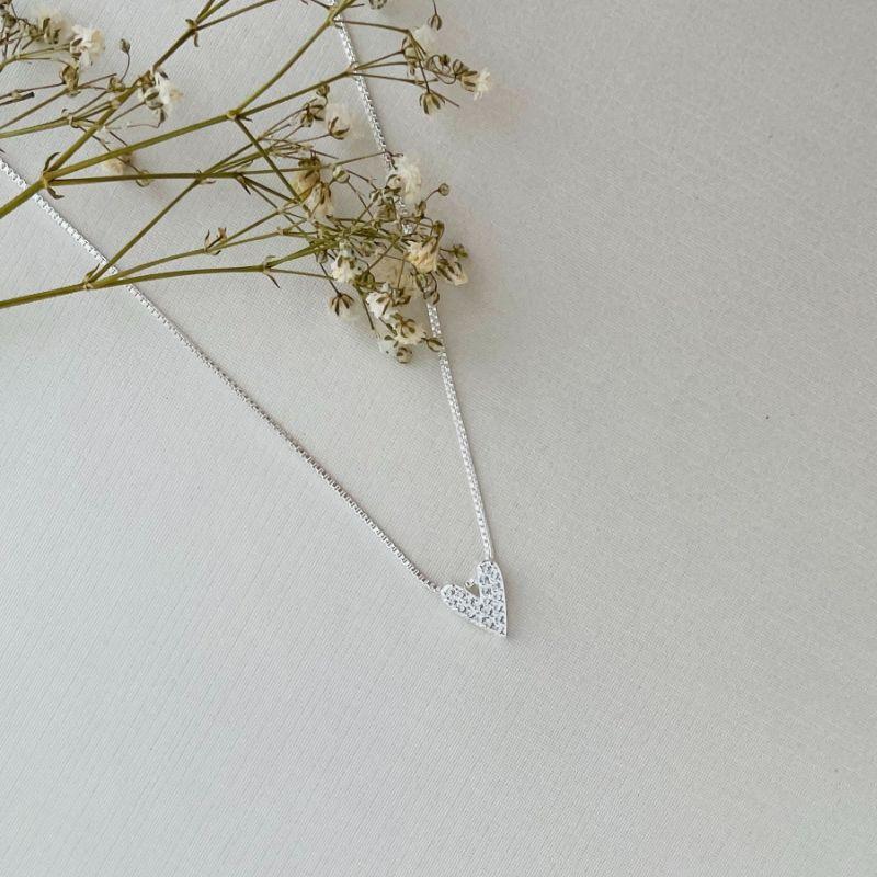 09.2125.1.S - (42) Colar veneziana com pingente de coração cravejado, extensor 10cm