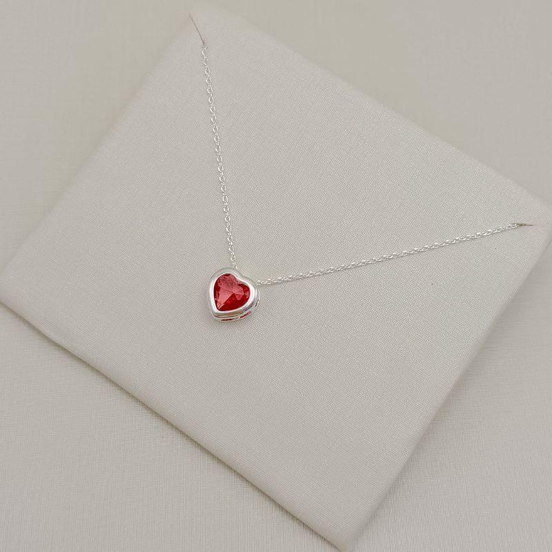 09.2554.6.S - (45) Colar de elos cartier com pingente de coração em cravação inglesa com galeria