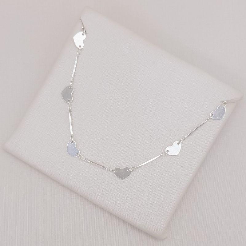09.2574.0.S - (37) Choker de traços facetados e corações polido intercalados