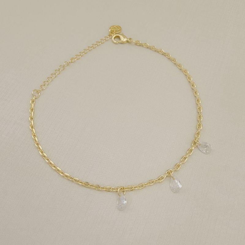 12.2319.1.O - Pulseira de elos insp. cartier com três pingentes de pontos de luz em gota