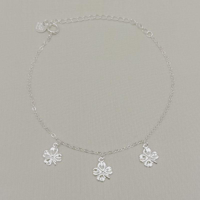 12.2358.0.S - Pulseira de elos americanos com pingentes de três trevos de quatro folhas polido