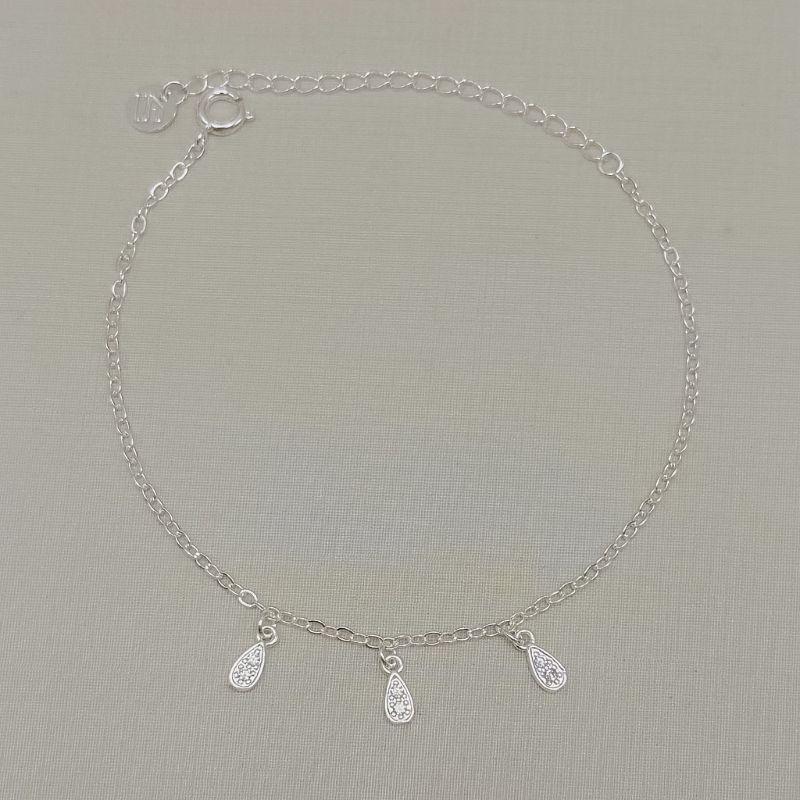 12.2359.1.S - Pulseira de elos ovais com três pingentes de gotas cravejados