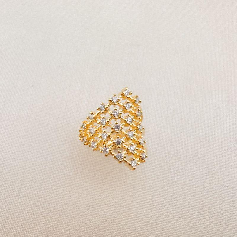 13.0250.1.O - Piercing de formato triangulo em efeito rede com zirconias em vez de nó