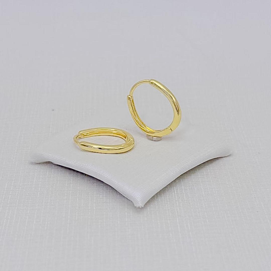 05.3301.0.O - (Tam. M) Argola de fio ovalado com canaleta simples polido. Argola banhada a ouro.