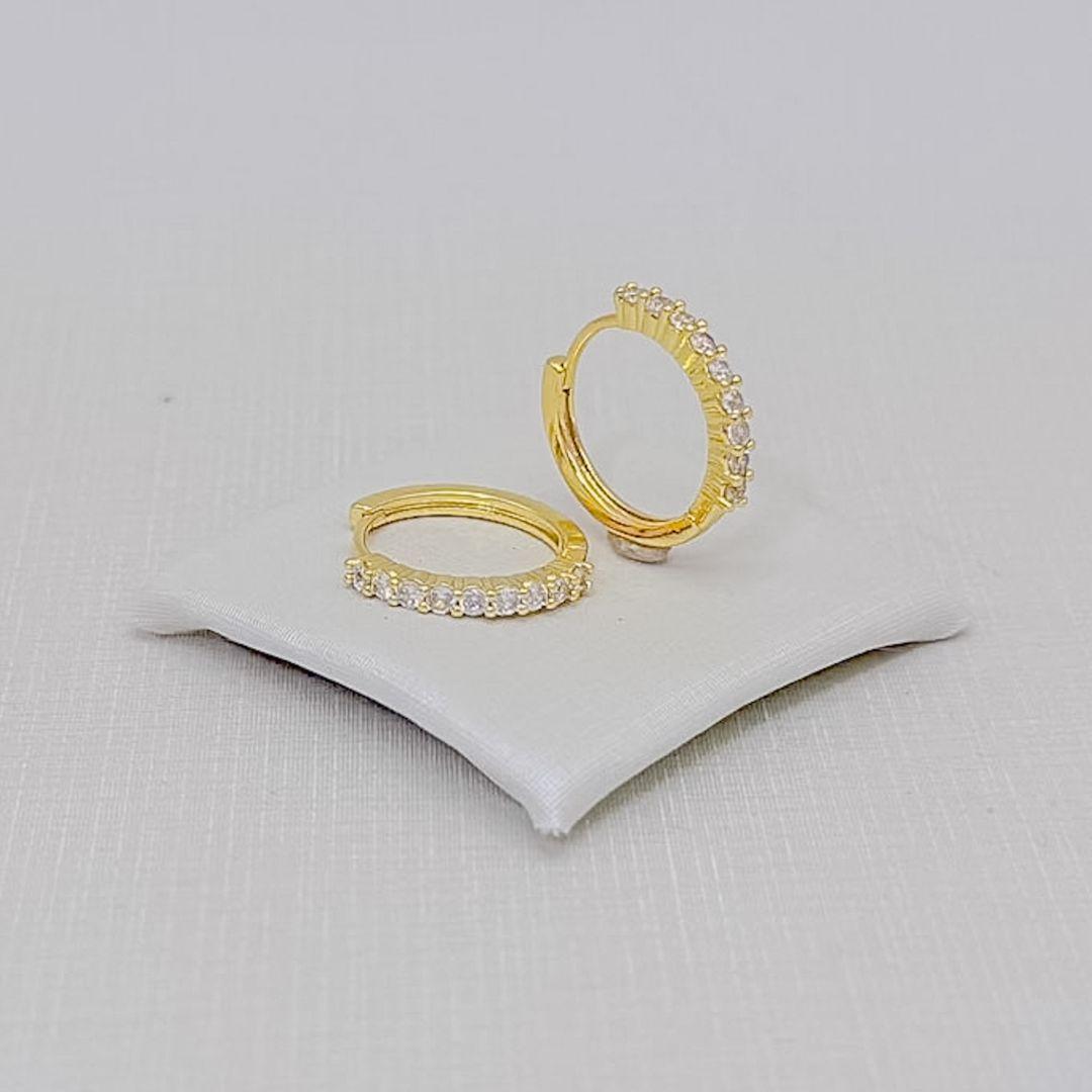 05.3314.1.O - (Tam. G) Argola de uma coluna de cravação em quatro garras com parte de trás lisa. Argola banhada a ouro.