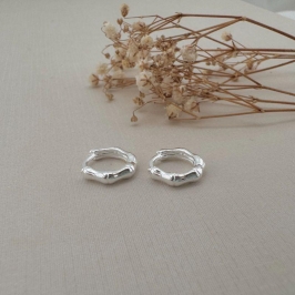 05.2982.0.S - (Tam. P) Argola circular em efeito bambu liso