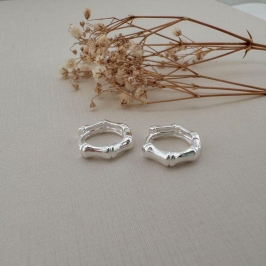 05.2984.0.S - (Tam. G) Argola circular em efeito bambu liso