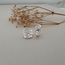 05.2990.0.S - (Tam. M) Argola circular em aro de corações vazados lisos