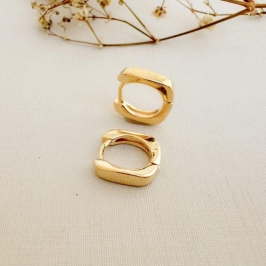 05.3049.0.O - Argola em formato quadrado com borda lisa reta simples