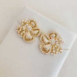 06.1873.1.O - Brinco de desenhos abstratos cravejados