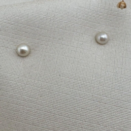 07.2307.15.O - Brinco de mini pérola circular simples