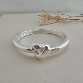 04.0203.0.S - Bracelete liso com nó grande central