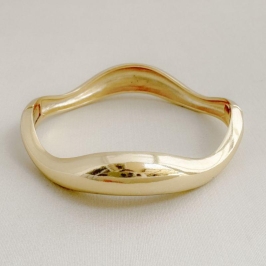 04.0211.0.O - Bracelete liso em efeito orgânico ondas