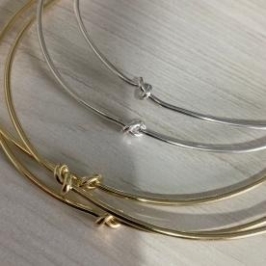 09.1684.0.S - Colar de aro liso com nó central