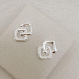 07.2815.0.S - Brinco dois losangos silhueta lisos.