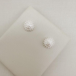 07.2827.0.S - Brinco meia bola pontilhada 8mm.