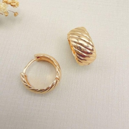 05.3131.0.O - Argola larga em efeito torcida simples