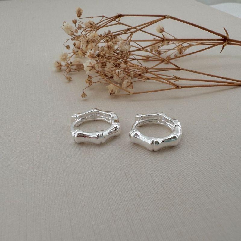 05.2984.0.S - (Tam. G) Argola circular em efeito bambu liso