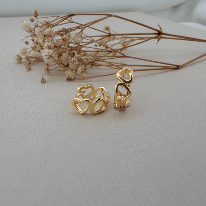 05.2990.0.O - (Tam. M) Argola circular em aro de corações vazados lisos