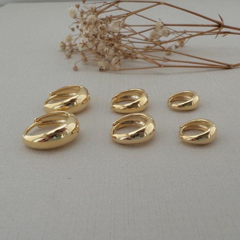 05.2993.0.O -  Trio de argolas em formato gota clássicas lisas