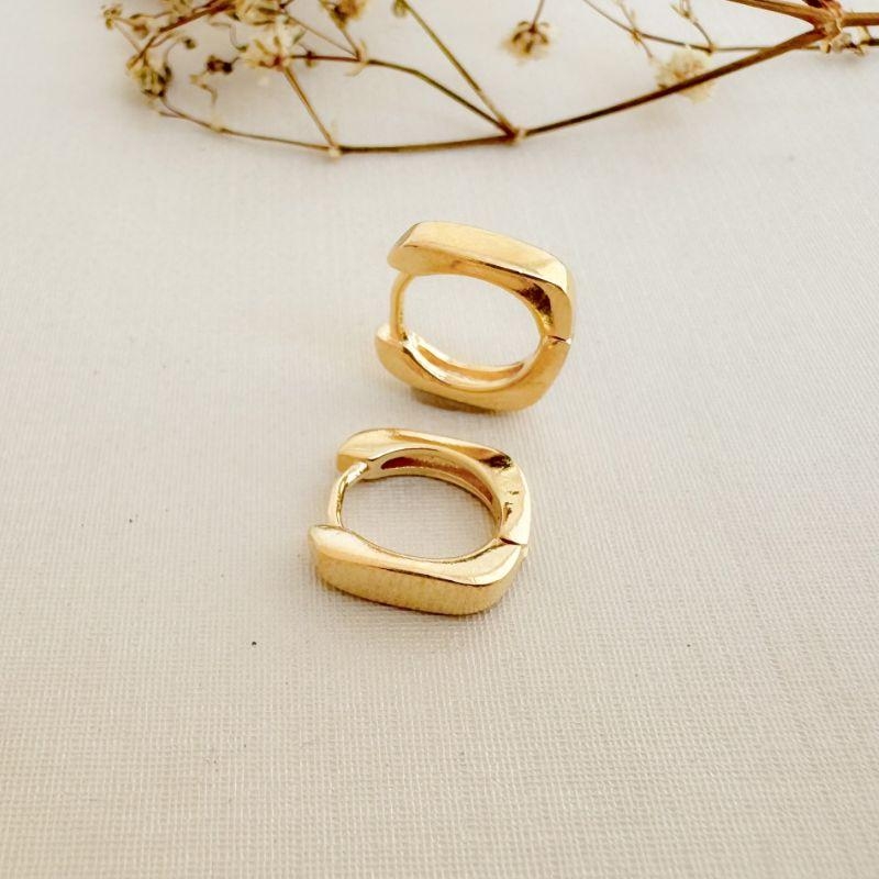 05.3049.0.O - Argola em formato quadrado com borda lisa reta simples