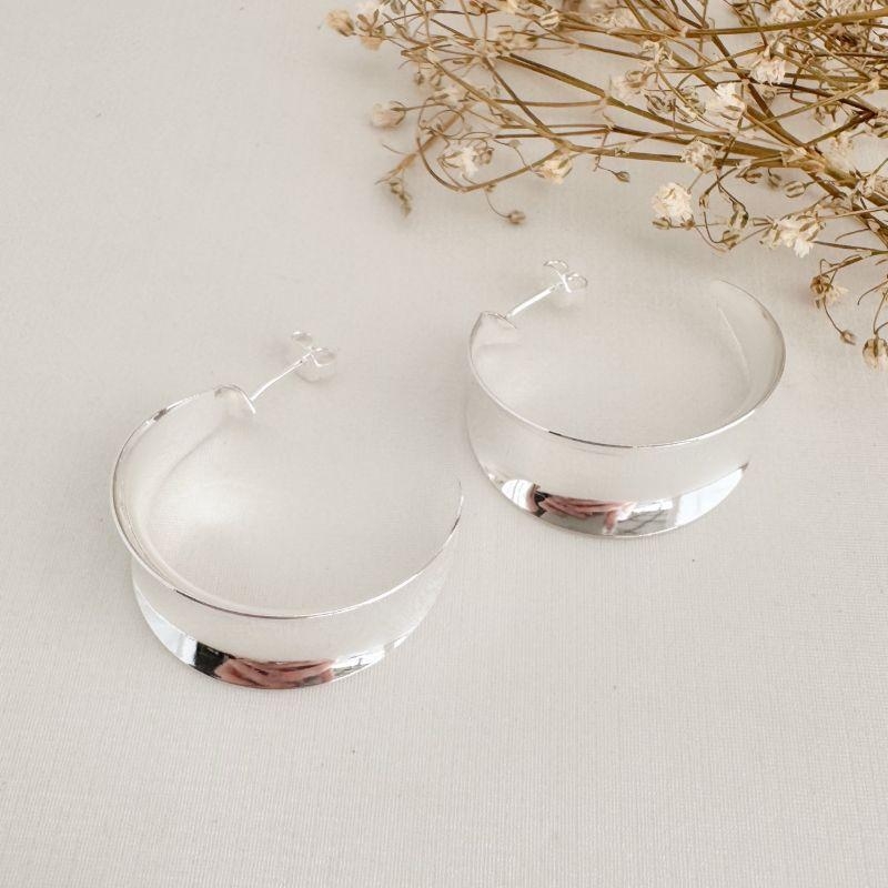 06.1844.0.S - Brinco de tarraxa em chapa formato meia lua