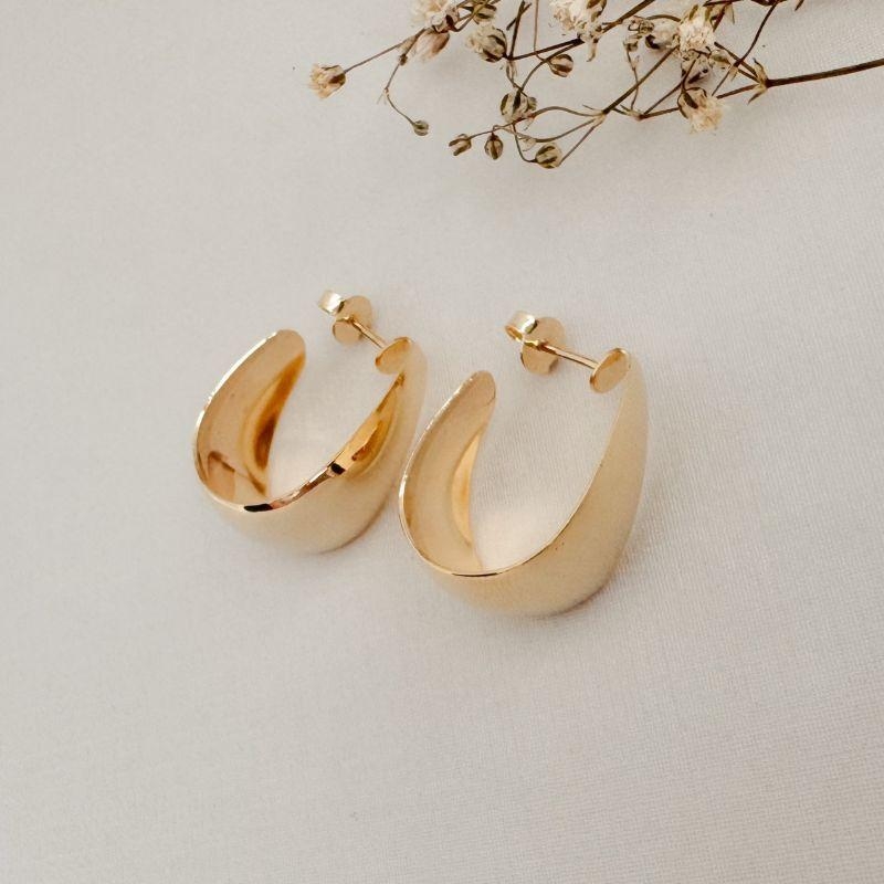 06.1852.0.O - Brinco de chapa em formato J largo liso