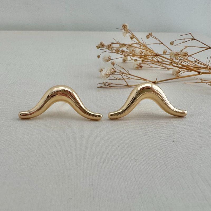 07.2309.0.O - Brinco de chapa em desenho onda lisa simples