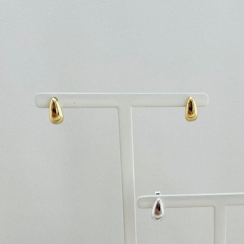 07.2634.0.O - Brinco de formato gota lisa em tarraxa